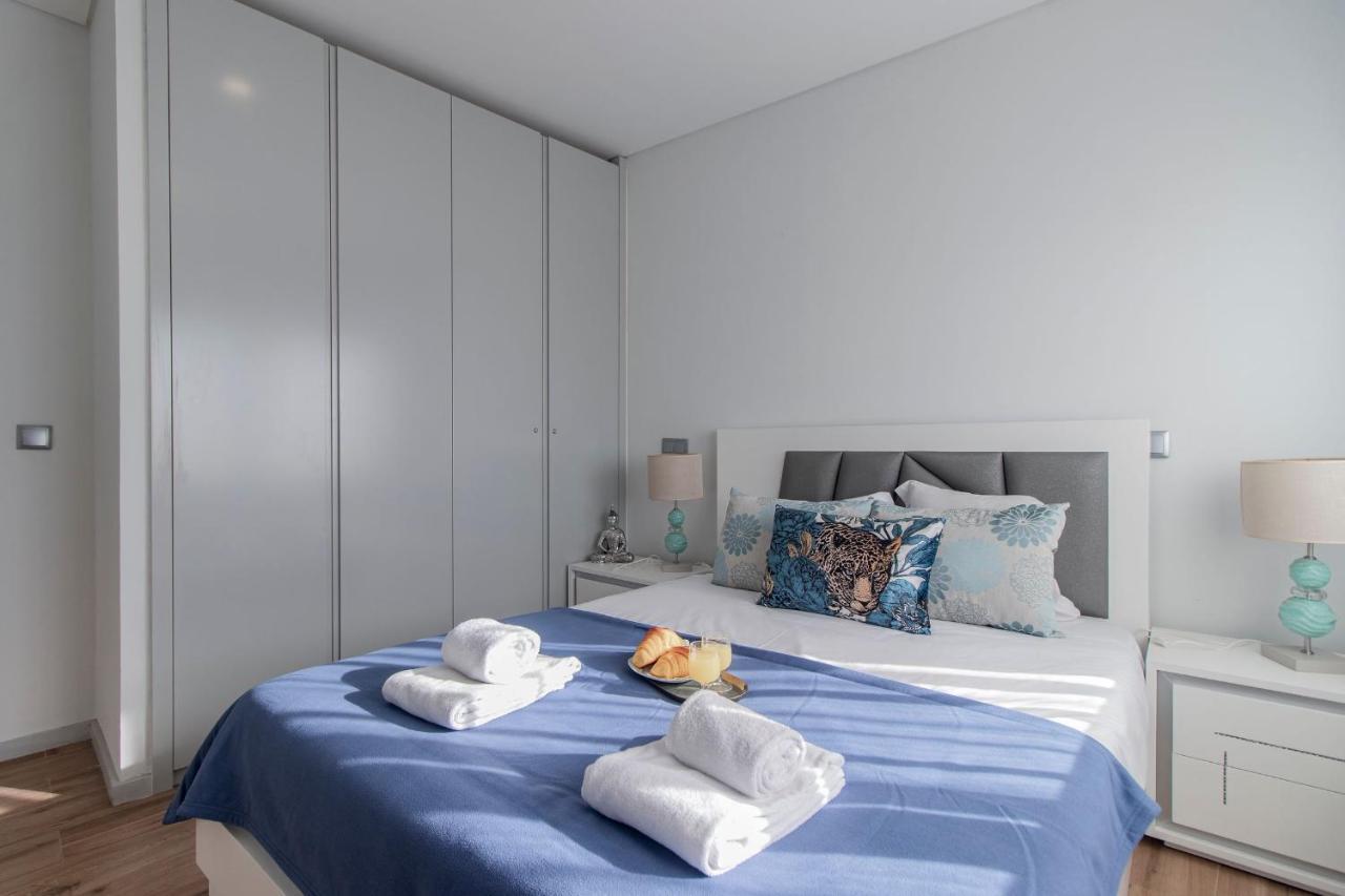 Downtown 1Br Apartment W/ Balcony By Lovelystay Porto Exterior photo