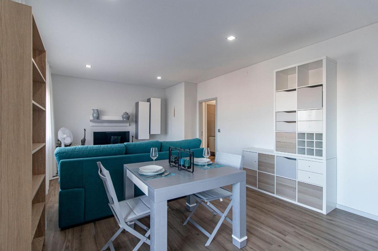 Downtown 1Br Apartment W/ Balcony By Lovelystay Porto Exterior photo