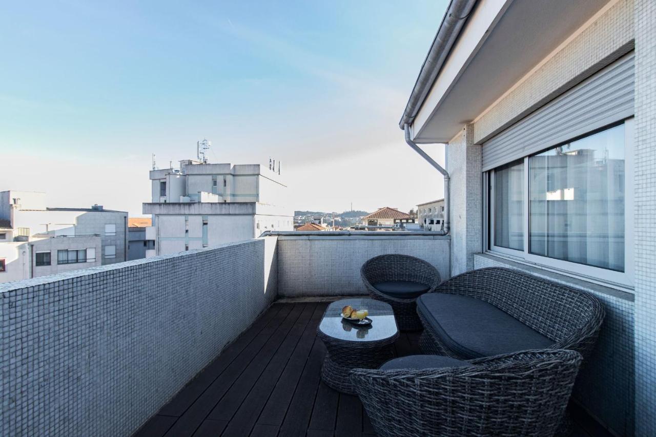 Downtown 1Br Apartment W/ Balcony By Lovelystay Porto Exterior photo